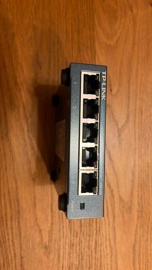 TP-link 5-port Switch NO CHARGER