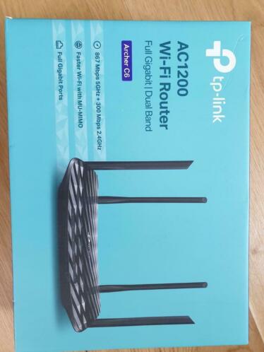 TP Link AC1200 Wi-Fi Router, zwart met 4 antennes.