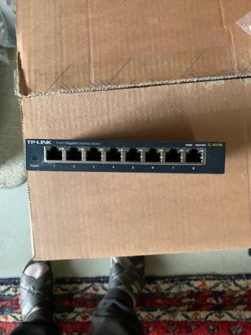 TP-Link TL-SG108  - 8 port gigabit Desktop Switch