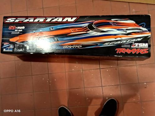 TRAXXAS Spartan rc boot .2accus van 3s lader