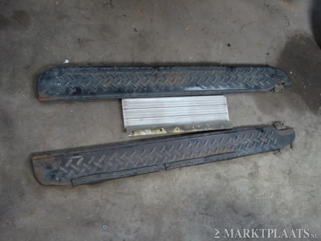 treeplanken links rechts en achter Toyota LandCruiser 1991