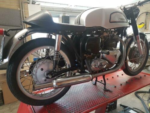 Triumph T100 Grand Prix, Triton Grand Prix. Uniek