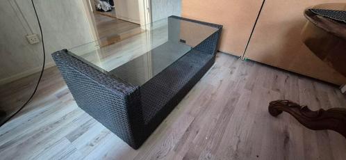 Tuin tafel met glas plaat