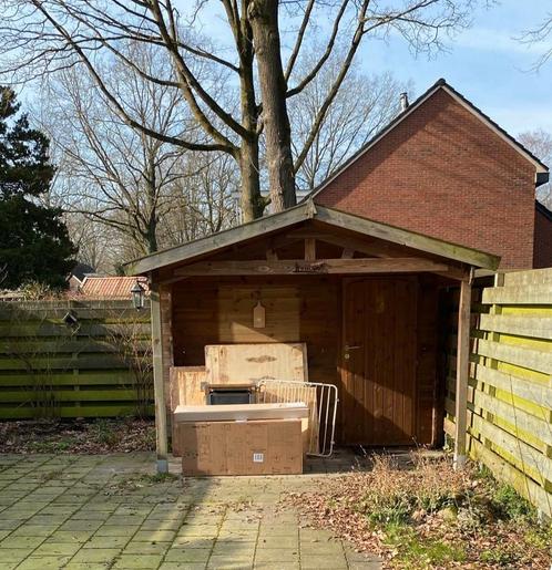 Tuinhuis tuinschuur blokhut overkapping reeds afgebroken 4x3