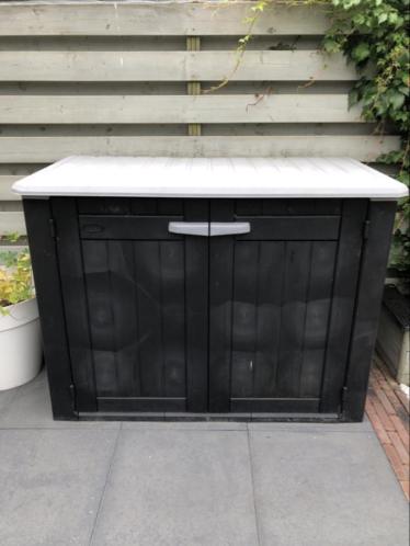 Tuinkast van merk Keter (lounge shet), zwart grijs