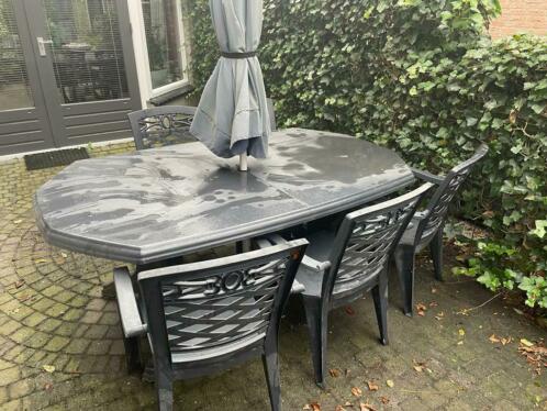 Tuinset, grote tuintafel met 5 stoelen