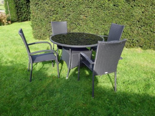 Tuinset, tafel met zwart glazen blad en 4 stoelen