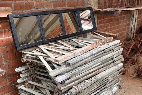 tuinspiegel in behandeld hout