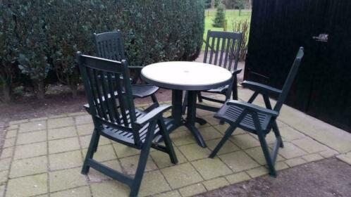 tuinstel (Tafel en 4 stoelen) 4 kussens