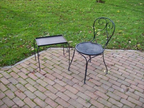 Tuinstoel , antieke tuinstoel ,tafel ,metalen stoel  tafel