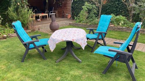 Tuintafel en 3 stoelen 25,- najaarskoopje