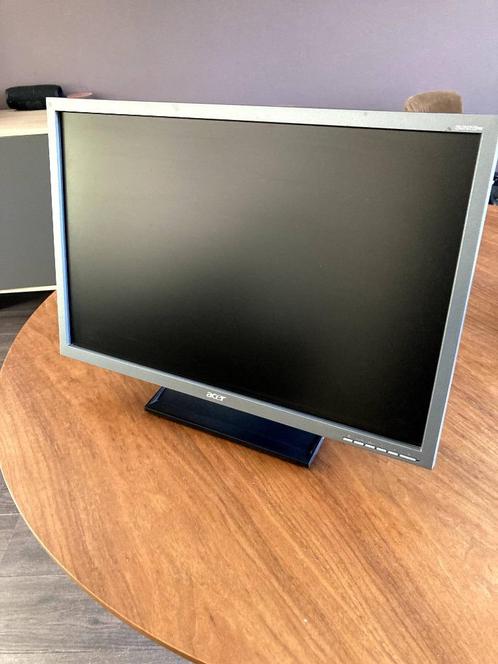 twee Acer 22 inch monitors