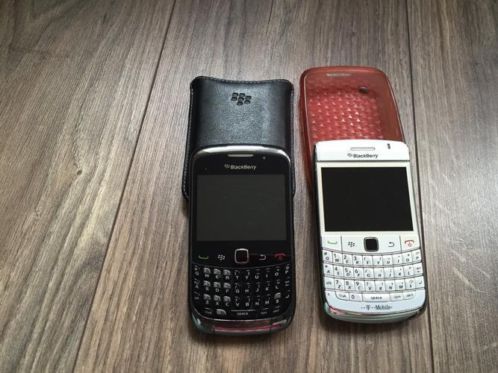 Twee BlackBerrys de witte Bold en zwarte Curve 30 per stuk