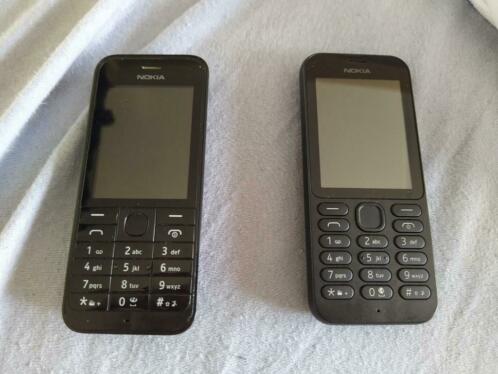 Twee goed werkende Nokia telefoons met lader