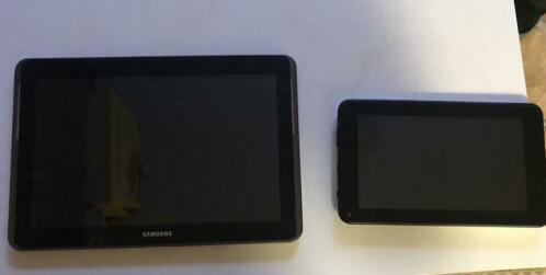 Twee goeduitziende tablets gaan niet meer aan .