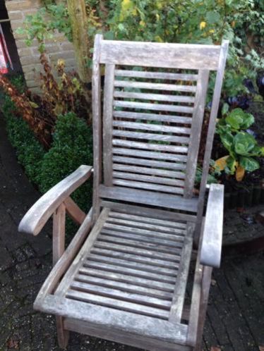 Twee hardhouten standenstoelen