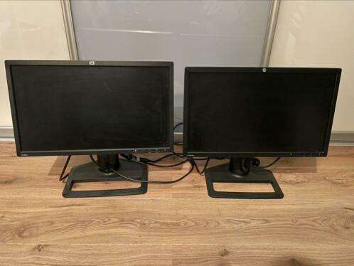 Twee HP 22 monitoren
