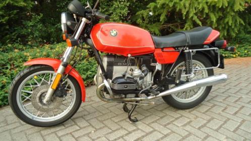 twee maal puntgave BMW R45 motoren..