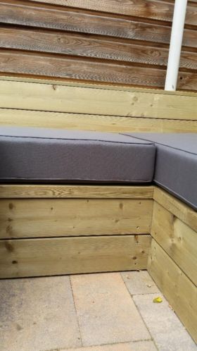 Twee nieuwe Loungekussens