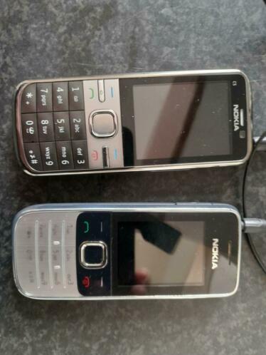 Twee Nokia met oplader