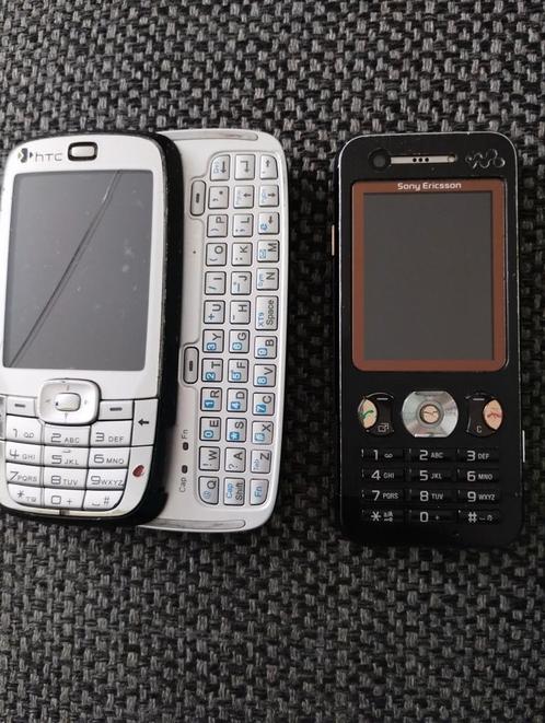 Twee oude mobiele telefoons, Htc ,Sony ericsson