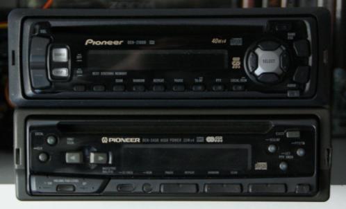 Twee prima werkende auto radio cd spelers .