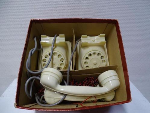 Twee vintage roterende telefoons, Nordfern in doos