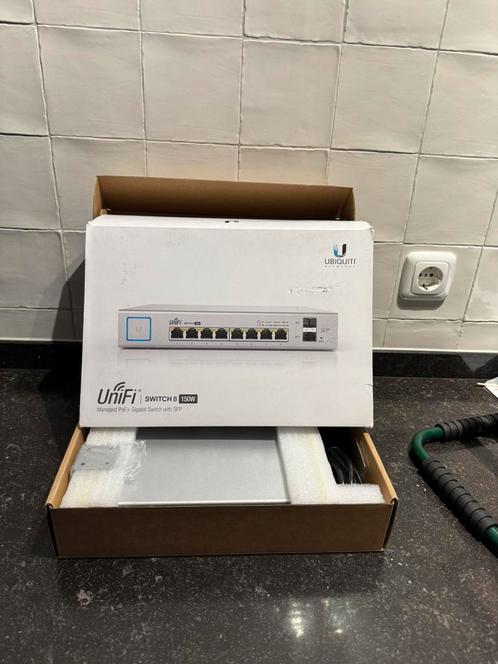 Ubiquiti UniFi 8 Ports-150watt in doos, met 19inc. Rackmount