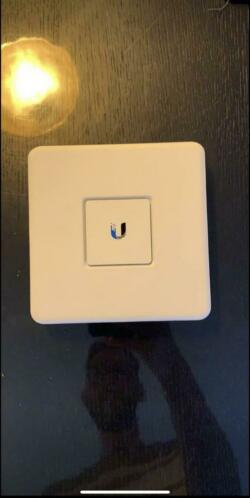 Ubiquiti Unifi USG 3P firewall  router