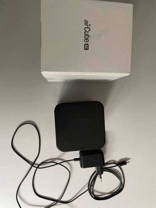 Ubiquity AirCube ACB-AC WIFI acces point en switch