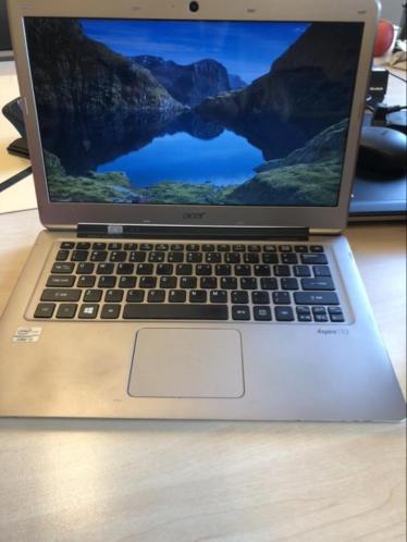 Ultra- tinn Acer laptop