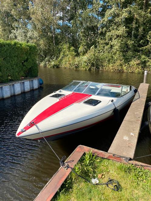 Uniek Bayliner Arriva 2450 V8