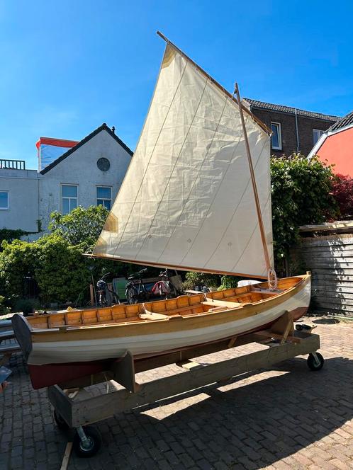 Uniek houten zeilboot  roeiboot