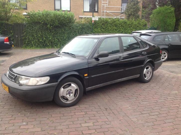 Uniek lage km stand Saab 900 2.0 I HB 1997 Zwart