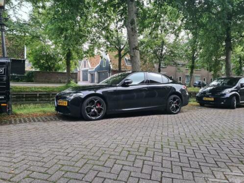 Unieke All-Black Alfa Romeo Q4 Giulia 2.0 Turbo 281pk Aut