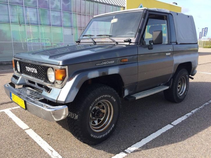 UNIEKE Toyota LandCruiser 70 SOFTTOP Deels gerestaureerd.