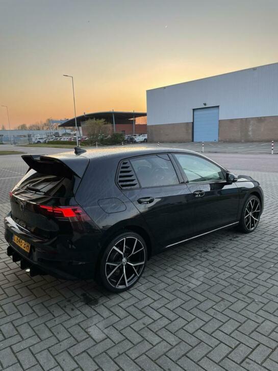 Unieke Vw golf 8  1ste Edition  Led navi  R-line 19 inch