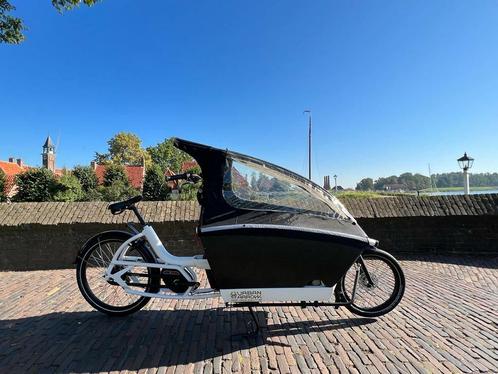 Urban Arrow bakfiets wit met regenhuif in top conditie