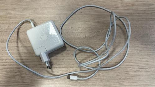 USB-C Apple Power adapter 61W