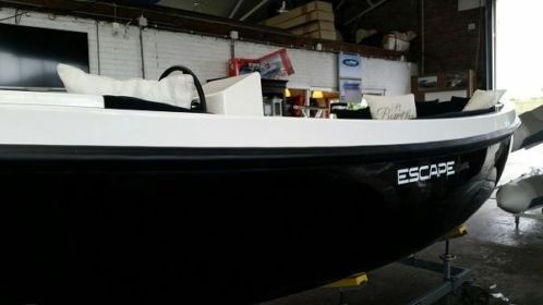 VAARKLAAR LUXE Escape 600 outboard Varen met SAIL 2015