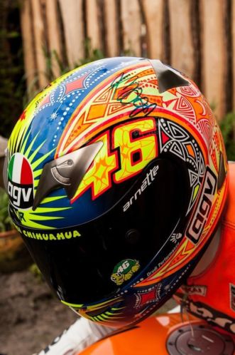 Valentino Rossi Suzuka Replica helm met handtekening 