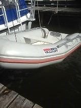 Valiant 250 met yamaha 3.3 en Davits