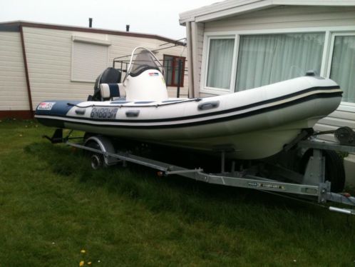 Valiant Vanguard 520 rib met 60 pk Mercury en pega trailer