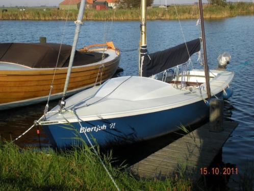 VARUNA 600 open zeilboot met rolfok, bbm en trailer