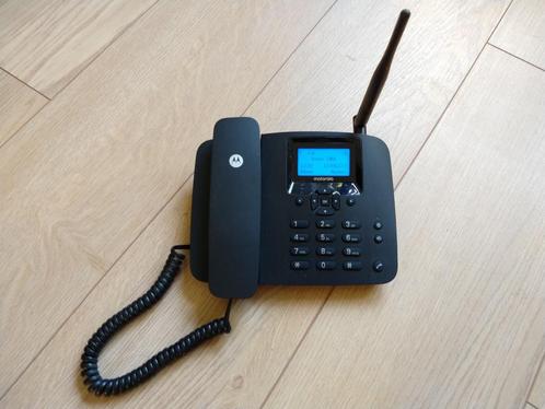 Vaste telefoon met SIM Motorola FW200L.praktisch bij ouderen