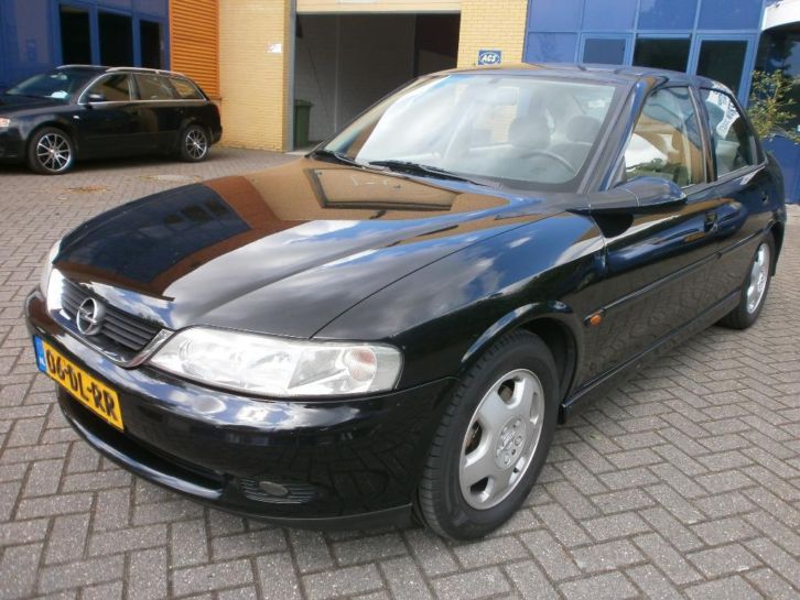  Vectra 1.6i 16V 74Kw zwart 1999 102dkm.