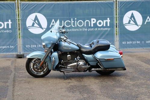 Veiling Motor Harley-Davidson Street Glide CVO Benzine 2014