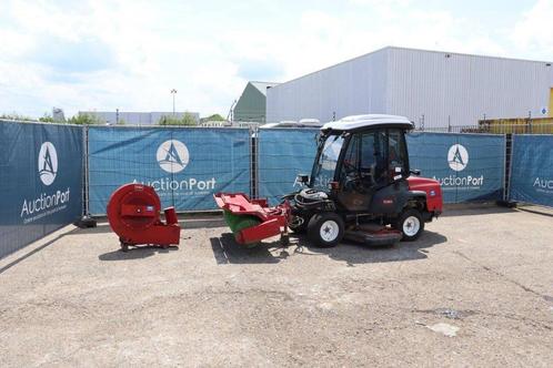 Veiling Zitmaaier Toro Groundmaster 360 Diesel met Veegmach