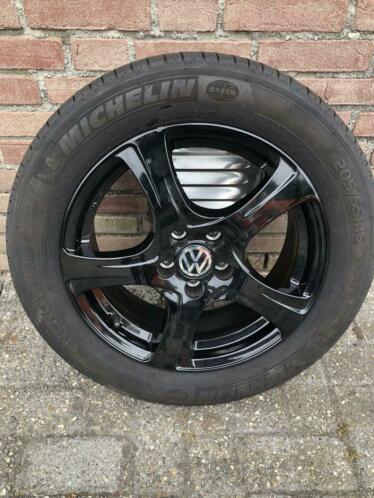 Velgen met nieuwe banden voor Volkswagen Polo