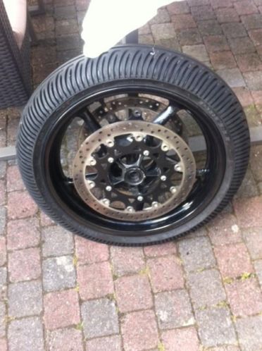 Velgenset R1 2004-heden incl. remschijven en Pirelli Rain